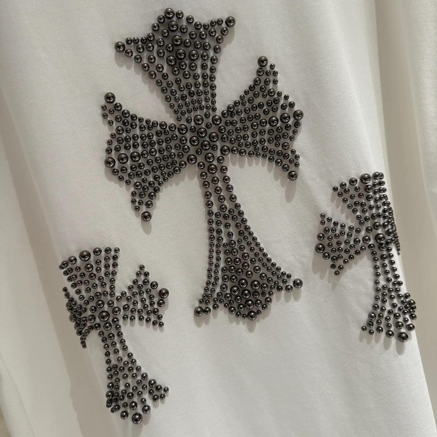 🅿️350 [Strict quality control] CH Croixin's new long-sleeved sweatshirt T-shirt. Heavy 420g double yarn fabric. Beaded on the front. Wash the whole garment twice. Frayed and torn on all four sides. Heavy fabric. The neckline is made of icy Salona. Loose fit. Deep, wide and stylish. No deformation or shrinkage. Color: 3 colors, black, white and gray. Size: M-2xl